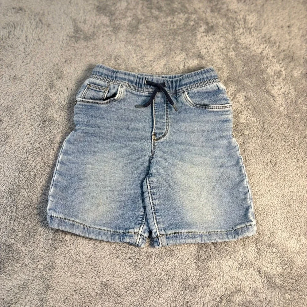OshKosh Bgosh Boys Light Wash Knit Denim Elastic Waist Shorts 5T 2K318710